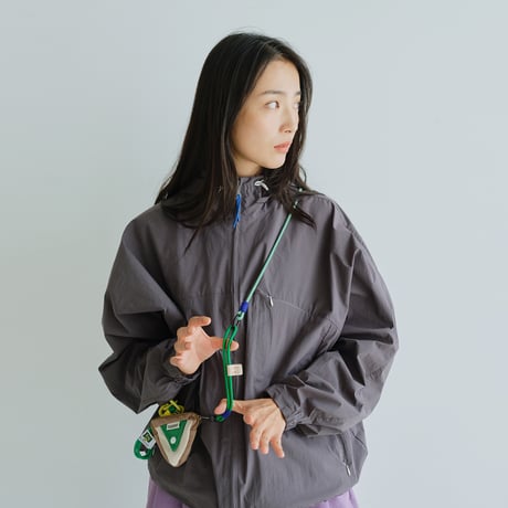 ナイロンフード付きジャケット