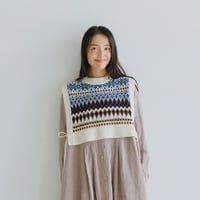 ジャカード編みショートベスト