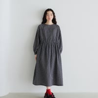 テクスチャー生地ロングチェックワンピース