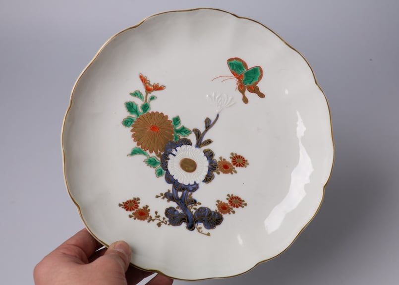 169 色絵 伊万里焼 菊 蝶 七寸皿 | あさい骨董店