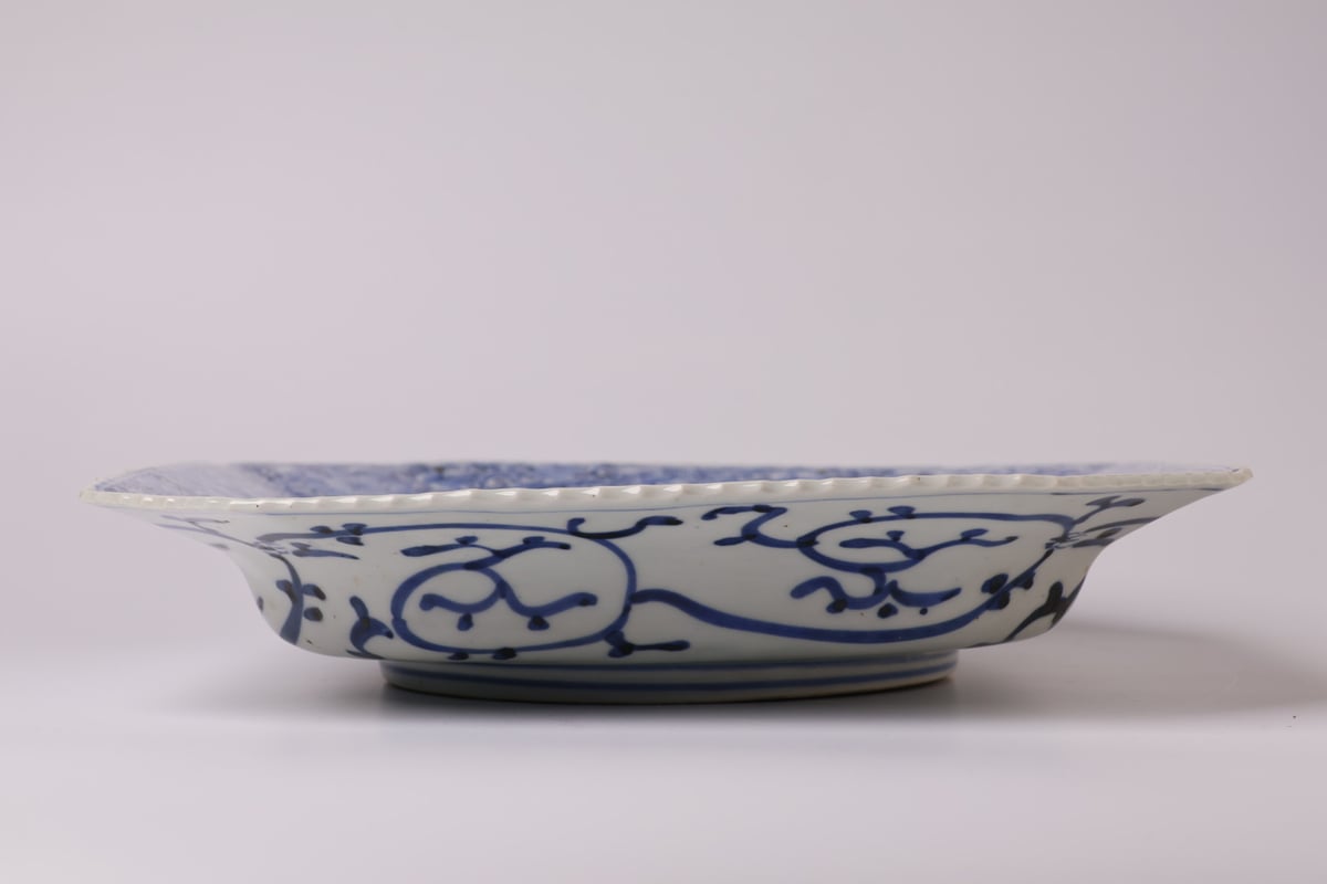 古伊万里　染付　線描き大皿 255 染付 古伊万里 線描 角皿 | あさい骨董店