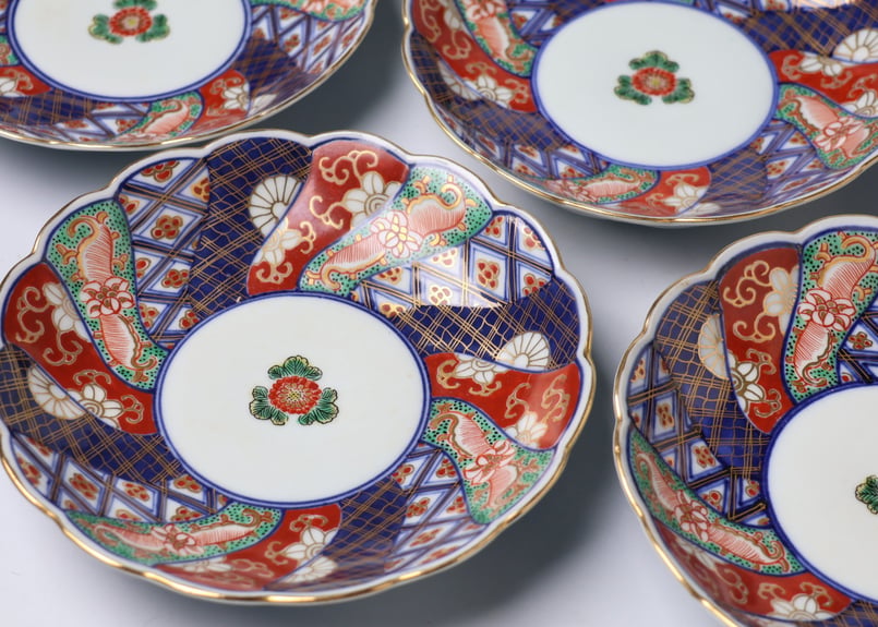 240 錦手 大聖寺伊万里 捻り紋 菊 通り物 五寸皿 | あさい骨董店