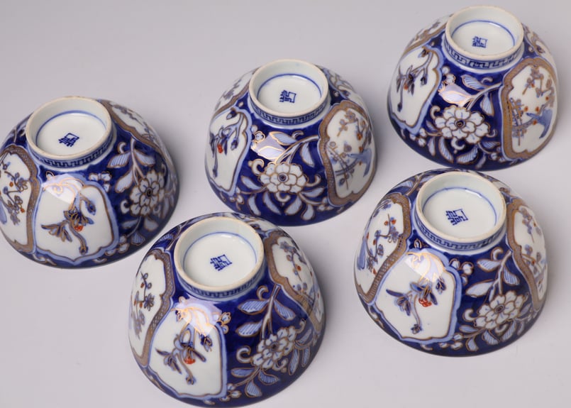 肥前伊万里焼 昭和20～30年代 羽毛画 骨董 お碗 5点セット 未使用 桐箱付 肥前伊万里焼 昭和20～30年代 羽毛画 骨董 お碗 5点セット 未使用 桐箱