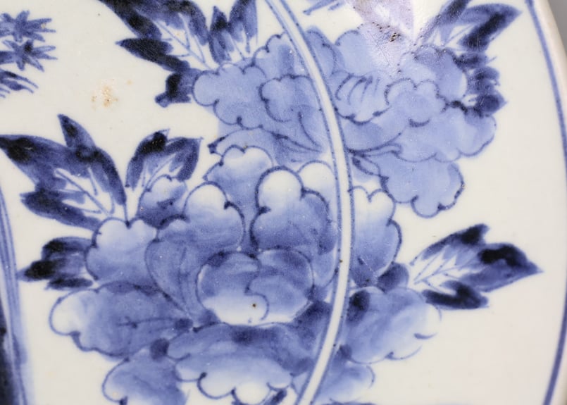 古伊万里　幕末　線描き　牡丹唐草図　食籠 144 染付 古伊万里 牡丹 梅 蛸唐草 尺皿 大皿 | あさい骨董店