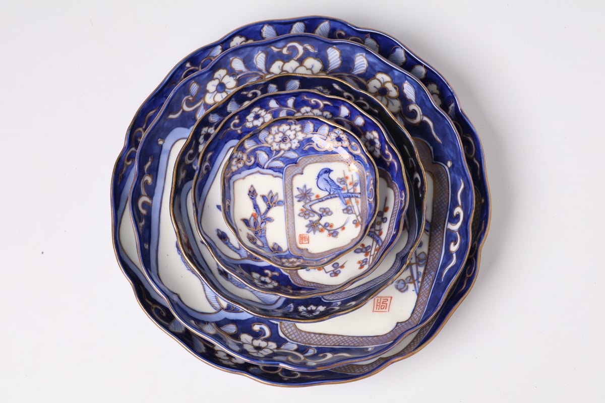 三つ足の古い伊万里焼　浅鉢　色絵 三つ足の古い伊万里焼 浅鉢 色絵