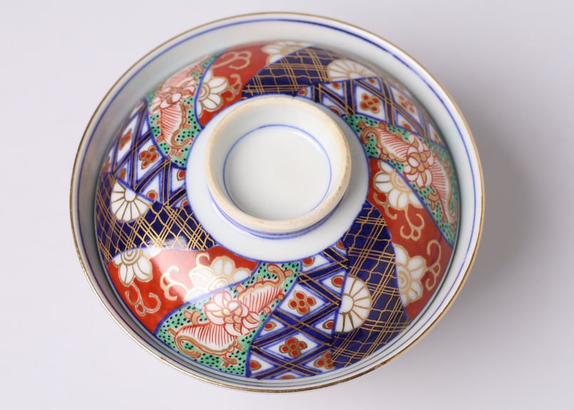 大聖寺伊万里　牡丹に毘沙門亀甲の図　大振蓋茶碗　大振蓋向付 C679AS-CBt 244 錦手 大聖寺伊万里 捻り紋 菊 通り物 蓋茶碗 | あさい骨董店