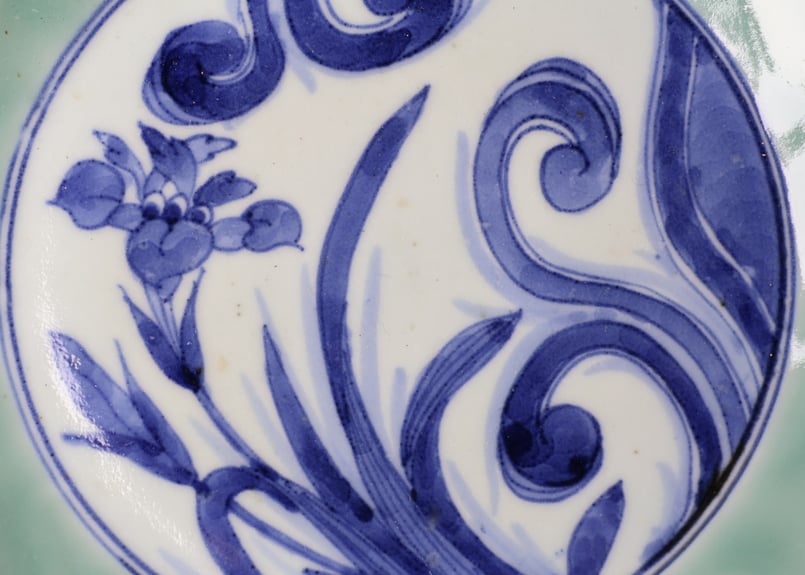 186 染付青磁 古伊万里 花 七寸皿 | あさい骨董店
