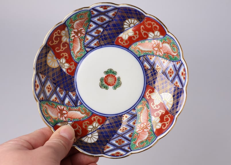 240 錦手 大聖寺伊万里 捻り紋 菊 通り物 五寸皿 | あさい骨董店
