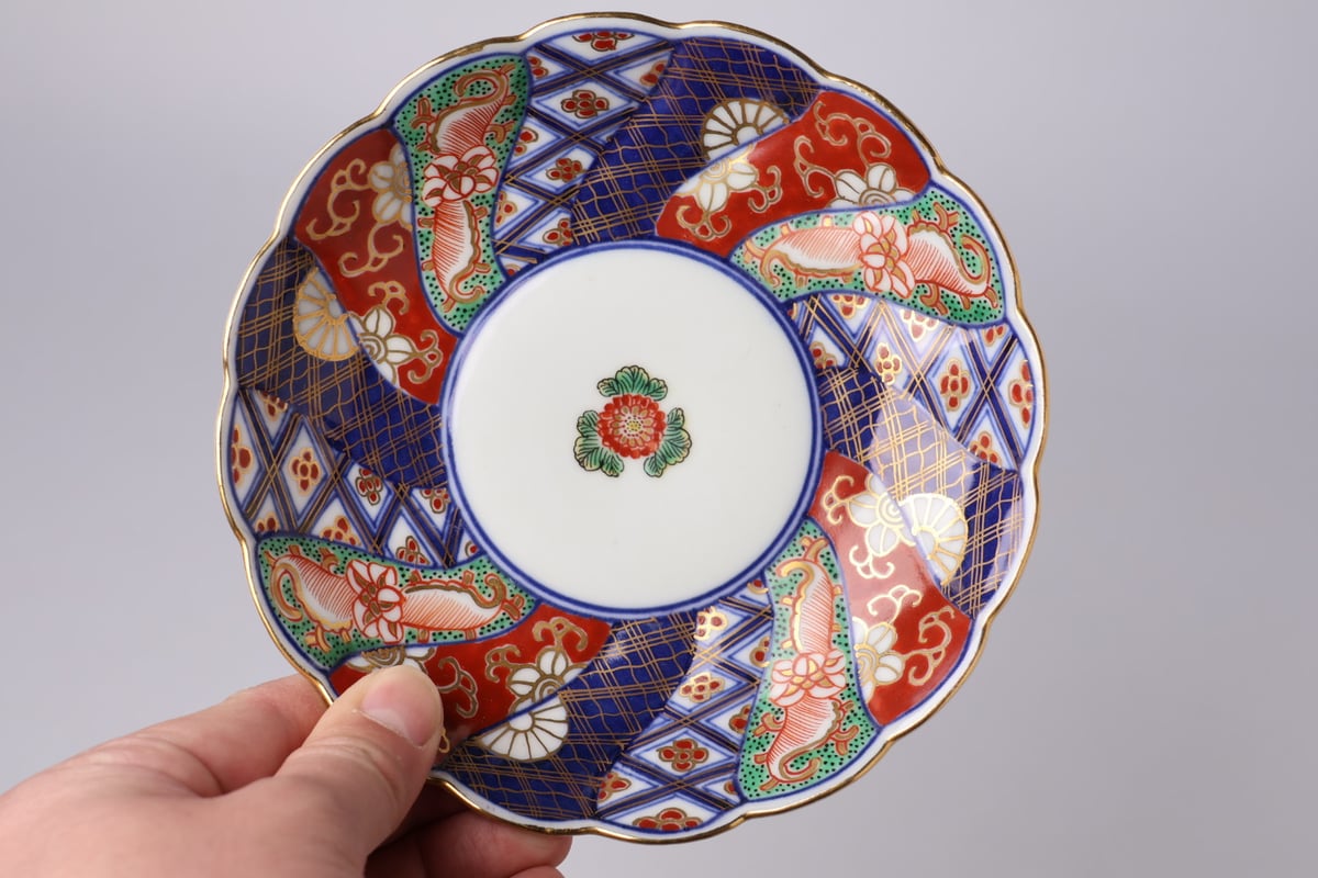 240 錦手 大聖寺伊万里 捻り紋 菊 通り物 五寸皿 | あさい骨董店