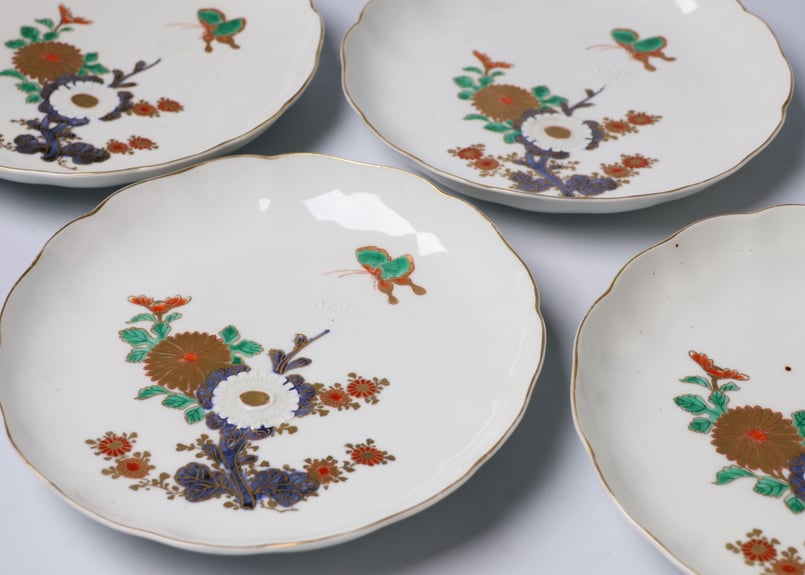 変形皿 蝶 菊 色絵付け 九谷 古伊万里 金彩 5枚組 変形皿 蝶 菊 色絵付け 九谷 古伊万里 金彩 5枚組 - メルカリ