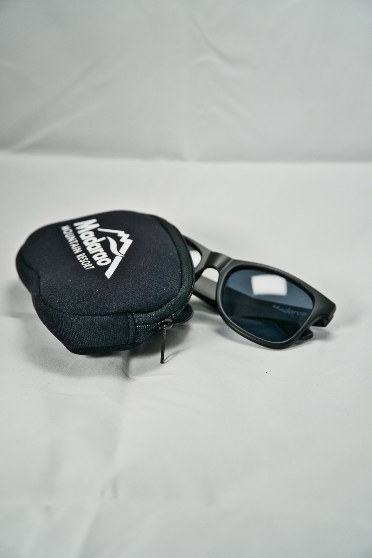 【新品】MARK&LONA 偏光レンズ　 サングラス カモフラージュ柄 ポラライズドサングラス（偏光レンズ） 《ローズ／ブラックスモーク