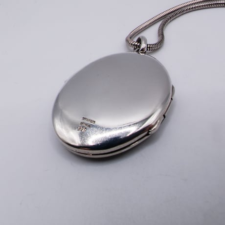 Tiffany & Co. GERMANY oval locket pendant necklace