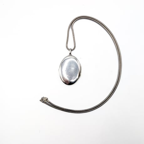 Tiffany & Co. GERMANY oval locket pendant necklace