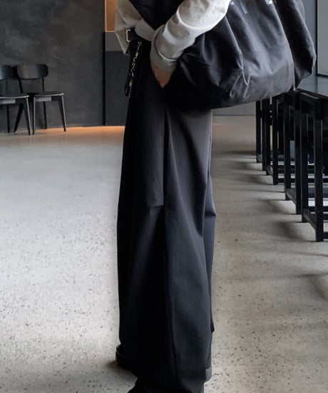 wide curved balloon silhouette trousers in black　NL2138