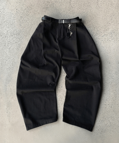 wide curved balloon silhouette trousers in black　NL2138