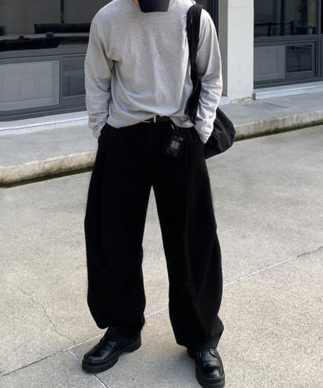 wide curved balloon silhouette trousers in black　NL2138