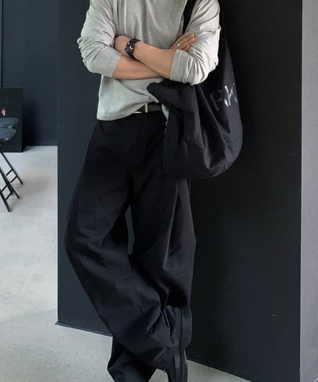 wide curved balloon silhouette trousers in black　NL2138