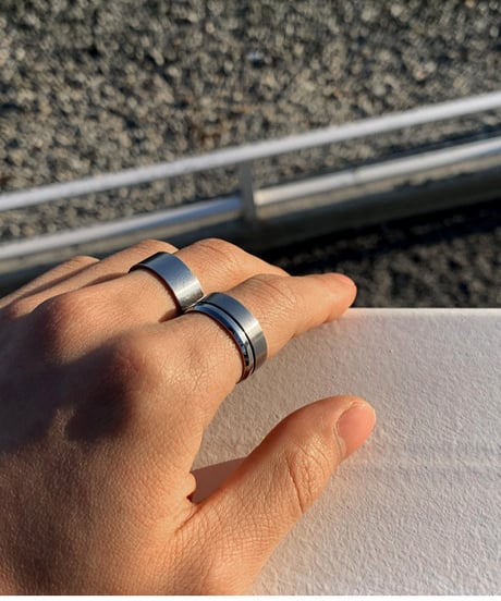 matte silver black line ring　NL2181