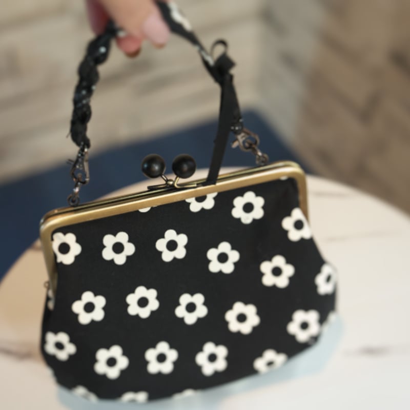 がま口バッグ｜取り外し可能なパラクロスコンビハンドル／花モチーフ