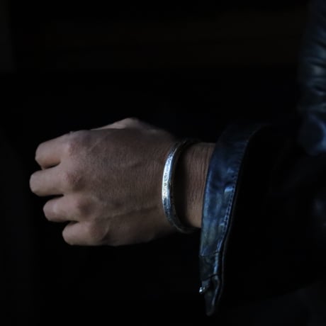 ROUND BANGLE MID