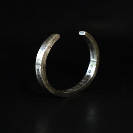 STRAIGHT BANGLE MID