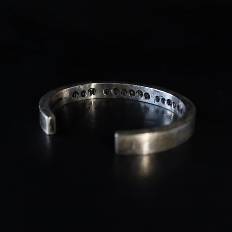STRAIGHT BANGLE MID