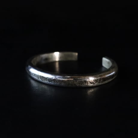 ROUND BANGLE MID