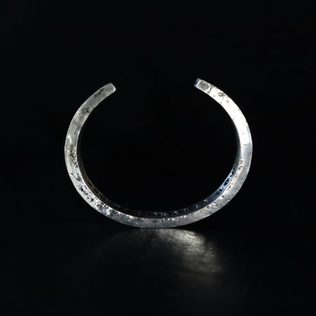 STRAIGHT BANGLE MID