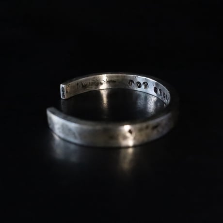 STRAIGHT BANGLE MID