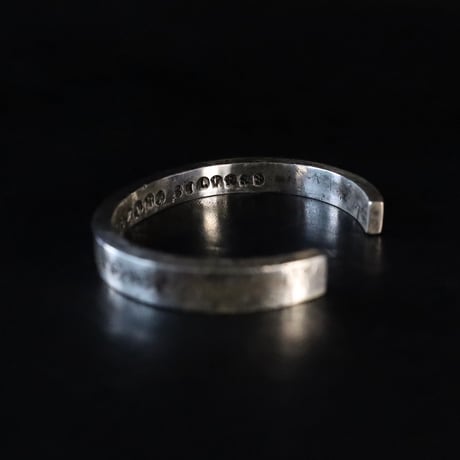 STRAIGHT BANGLE MID
