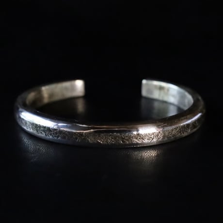 ROUND BANGLE MID