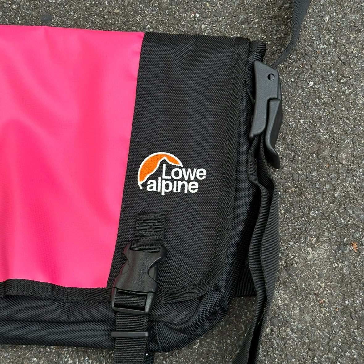00s Lowe Alpine Courier Bag | Quicken Store