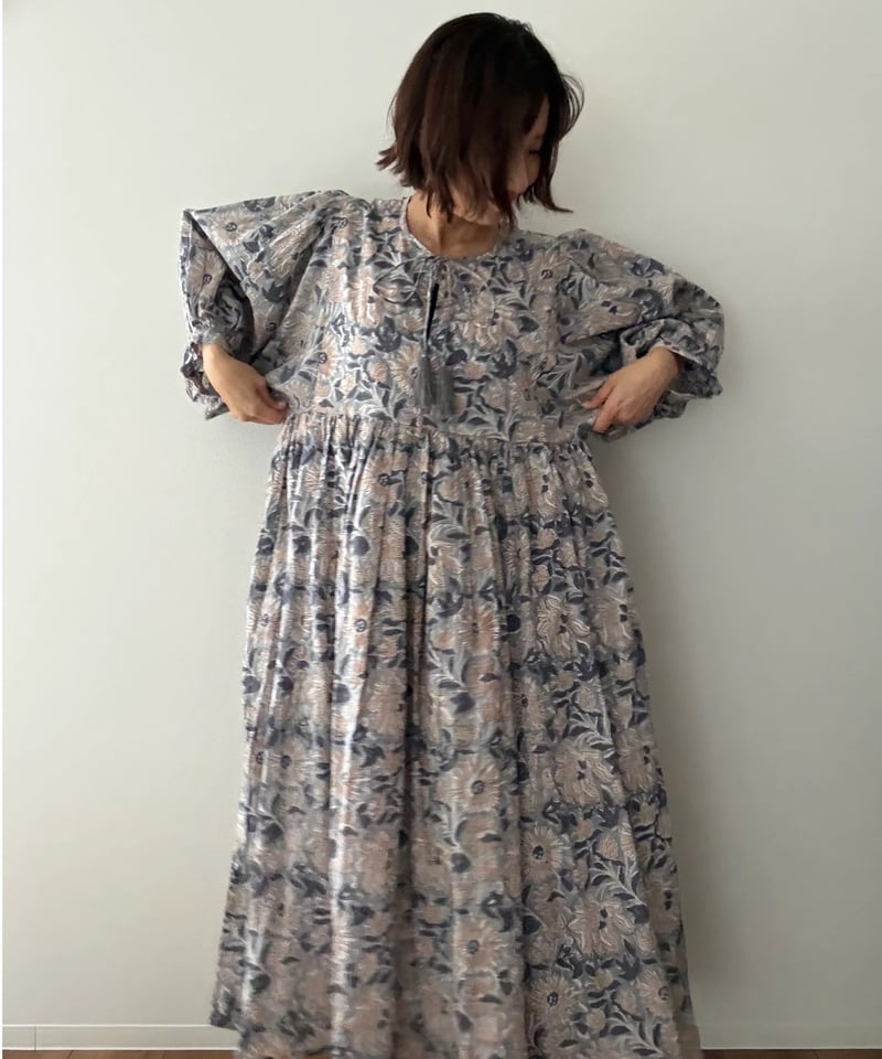 インド綿ブロックプリント ぽわん袖ワンピース グレー | Laddu