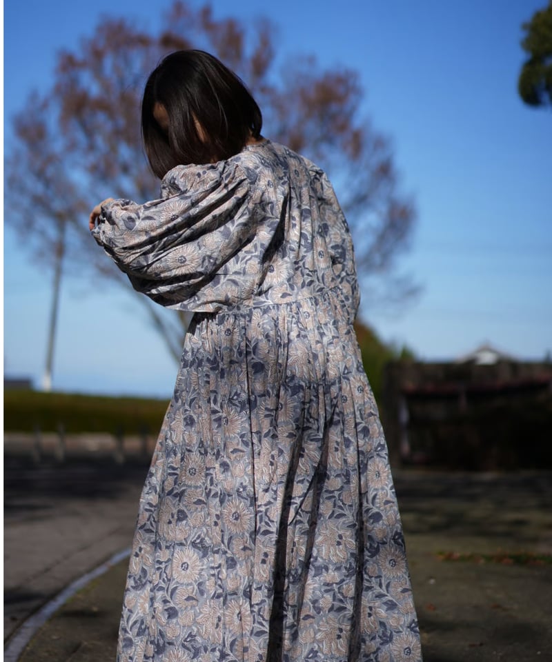 インド綿ブロックプリント ぽわん袖ワンピース グレー | Laddu