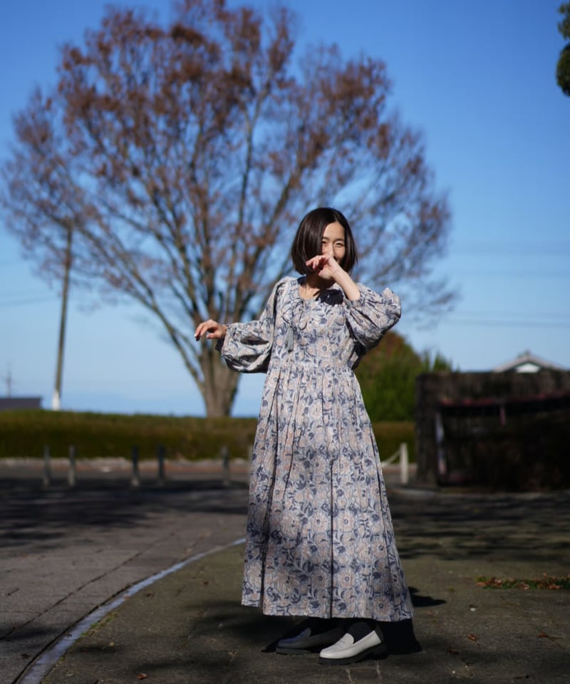 インド綿ブロックプリント ぽわん袖ワンピース グレー | Laddu