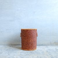 ラタン編みの丸かご