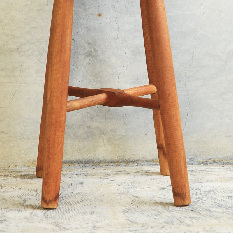 ラウンドフォルム 木製スツール | 8blanks