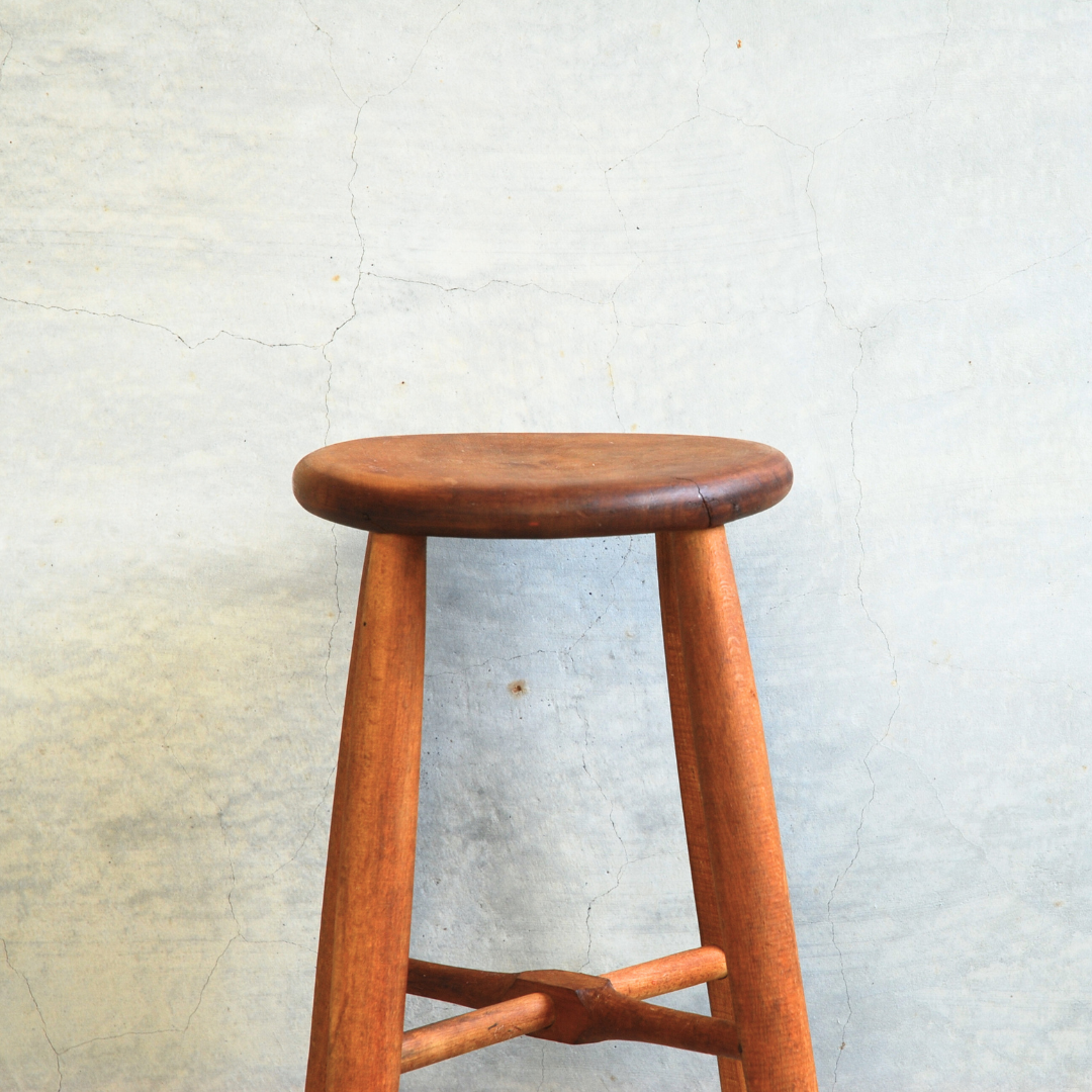 ラウンドフォルム 木製スツール | 8blanks