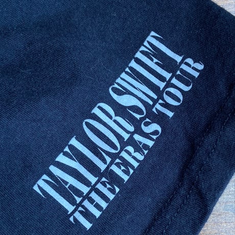 【TAYLOR SWIFT】 THE ERAS TOUR オフィシャル ツアーTシャツ 両面プリント S ブラック