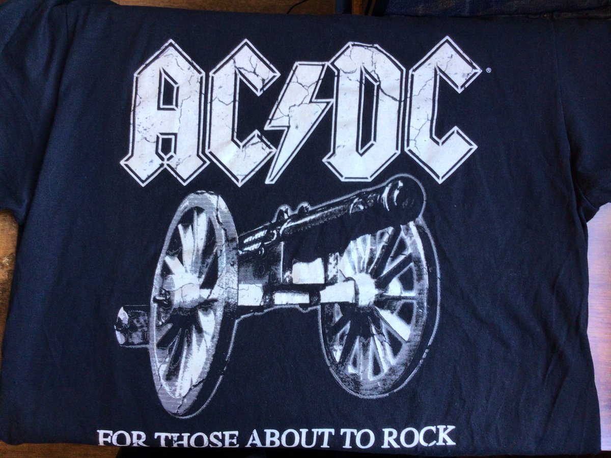 公式・23年製【AC/DC】 エーシーディーシー 悪魔の招待状 大砲 バンドT