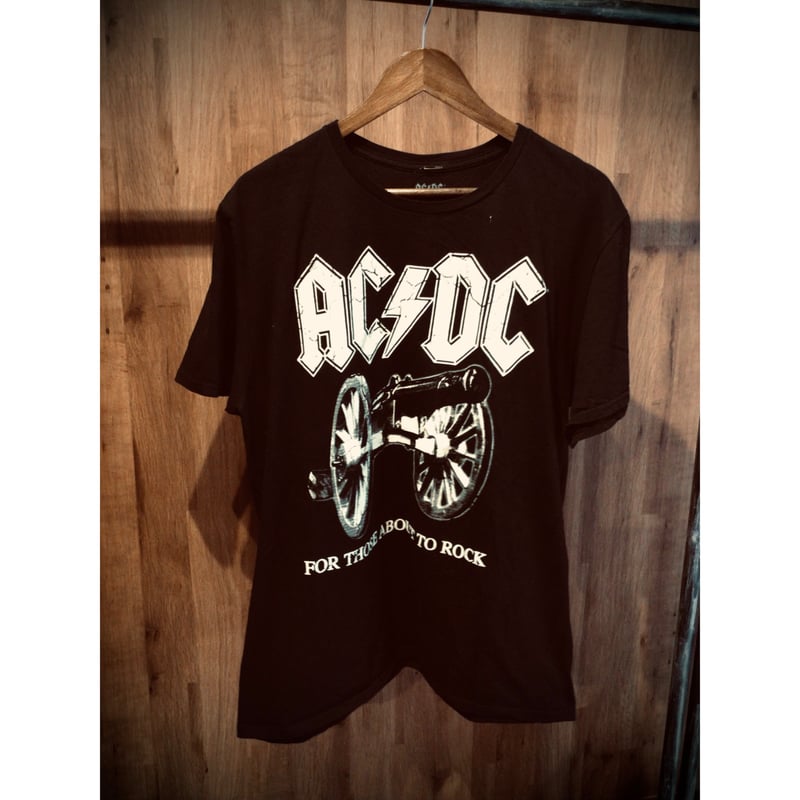 公式・23年製【AC/DC】 エーシーディーシー 悪魔の招待状 大砲 バンドT