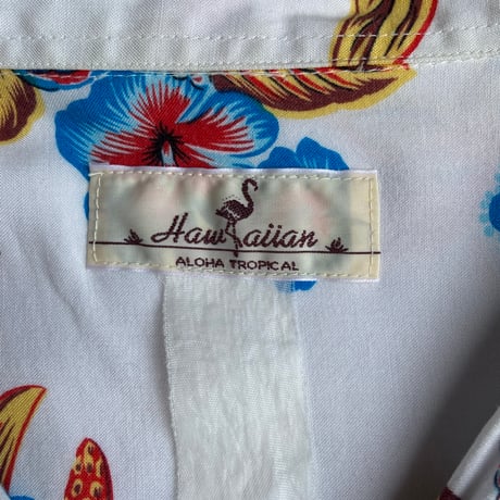 【Hawaiian ALOHA TROPICAL】極彩色ハイビスカス柄 ココナッツボタン 半袖オープンカラーアロハシャツ  ホワイト