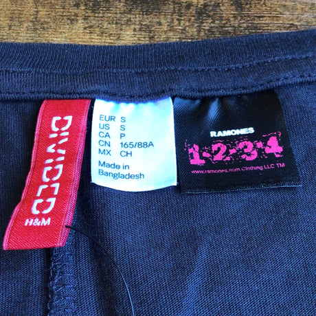 公式コラボ【RAMONES】 サークルロゴ パンク ロックTシャツ  H&M DIVIDED 黒 S (日本M相当)