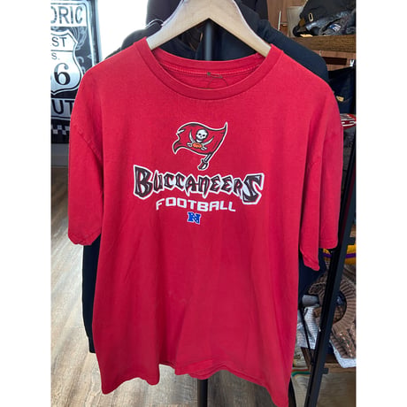 【NFL タンパベイ・バッカニアーズ】 Tシャツ Lサイズ レッド NFL TEAM APPAREL 公式 チームロゴ アメフト