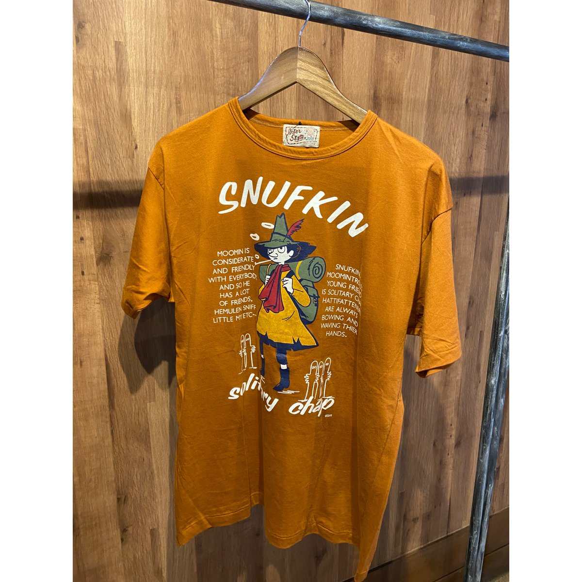 希少 【©ZUIYO】スナフキン ムーミン アニメ Tシャツ マスタード 日本
