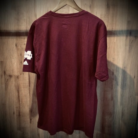 【adidas】 ミシシッピ州立大学 ブルドッグス カレッジTシャツ メンズ2XL バーガンディ ホンジュラス製 アディダス