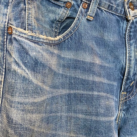 色落ち抜群！【Levi's】504 ダメージあり ストレート W34