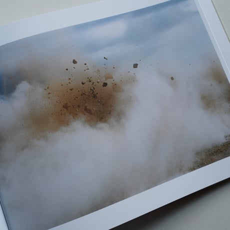畠山直哉 Naoya Hatakeyama - A BIRD blast #130