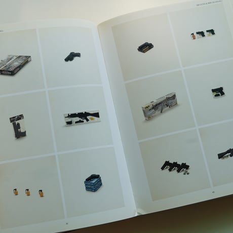 TARYN SIMON - CONTRABAND (2010) 古書