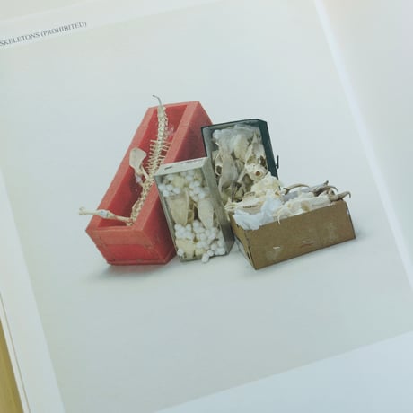 TARYN SIMON - CONTRABAND (2010) 古書